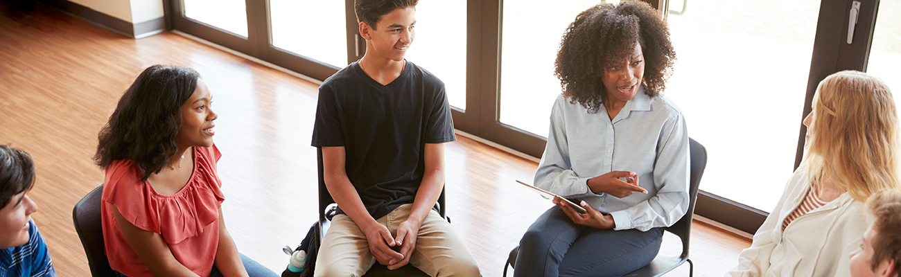 teens-talking-in-group-circle-peer-mediation